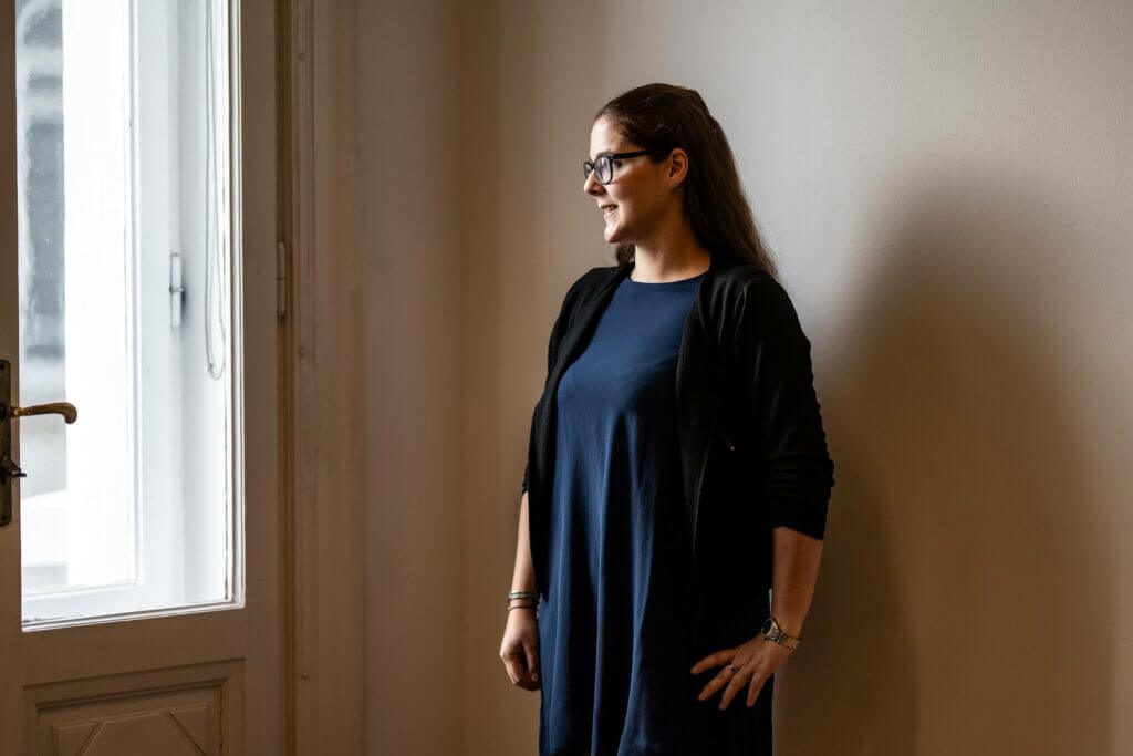 Portrait Immobiliensteuerberaterin Sandra Bischof stehend
